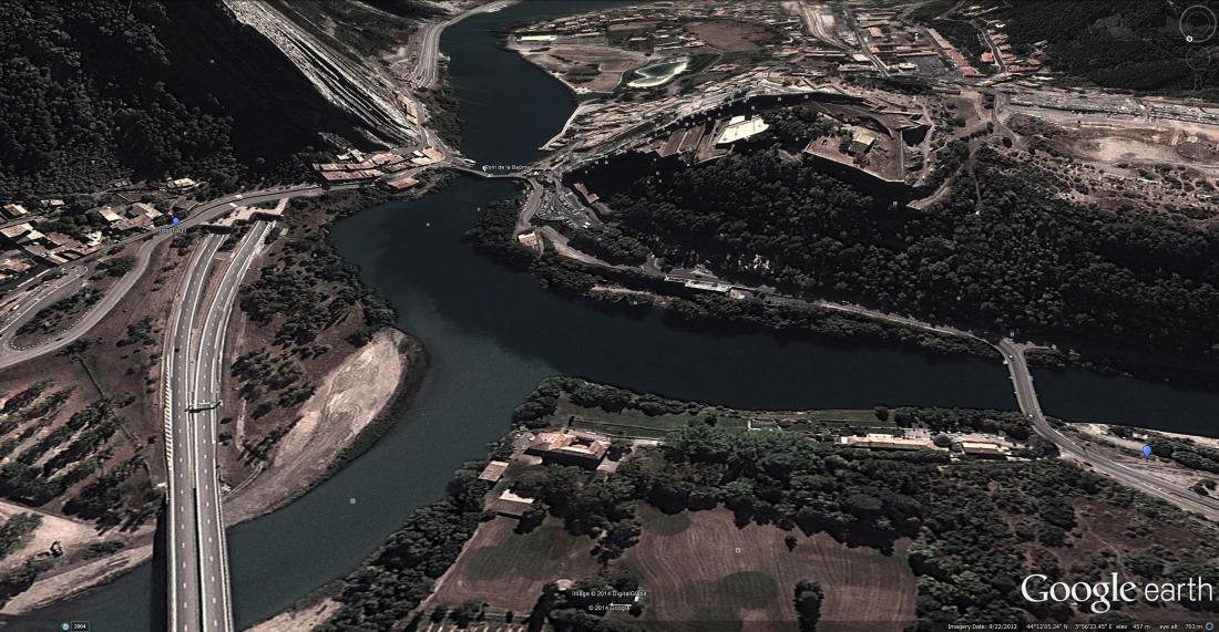 Google Earth aerial view of the confluence of the Durance and Buech. The Pont du Buech is to the right. The Pont de la Baume only comes into view from near the right bank of the Durance.