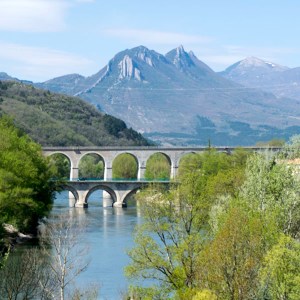 Montagne de l'Ubac over the Pont du Buech