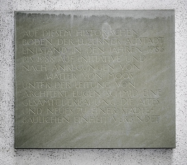 Wall plaque on Kasernenplatz#2 Recording the restoration in 1986-88 Photograph by David Hill, 27 May 2014, 14.07 