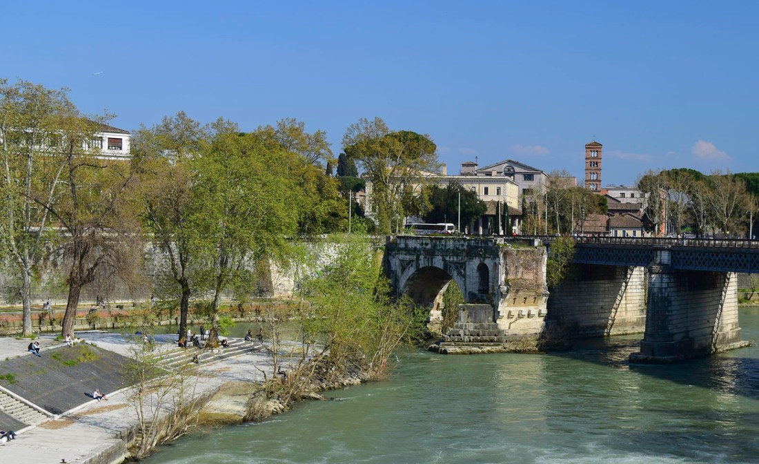 The Ponte Rotto from the Ponte Cestio, Rome Photograph by David Hill, taken 12 April 2015, 15.00 GMT Click on image to enlarge 