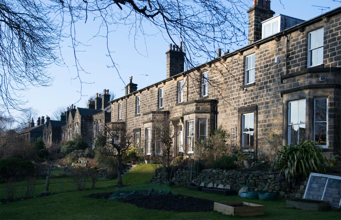 Monk Bridge Road Terraces Photograph by David Hill, taken 10 February 2015, 16.27 Grimshaw seems to show this as one continuous development, but there are in fact three separate terraces. That to the east is of three houses; the central block is of four, and the westernmost of two. The centre block appears to have been called ‘Marlborough Terrace’ from the now weathered name on one gatepost. Another was called ‘St George’s Terrace’. These are some of the most aspirational of the terraces in this area and were built by George Vevers in the later 1850s. The central block is listed, cf http://www.britishlistedbuildings.co.uk/en-466076-6-12-monk-bridge-road- Click on image to enlarge.